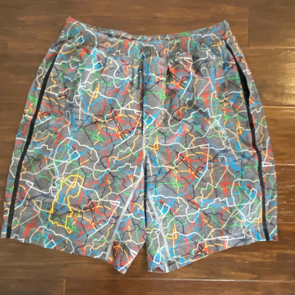Lululemon Mens Pace Breaker shorts, grey w/multi color pattern, 9" inseam